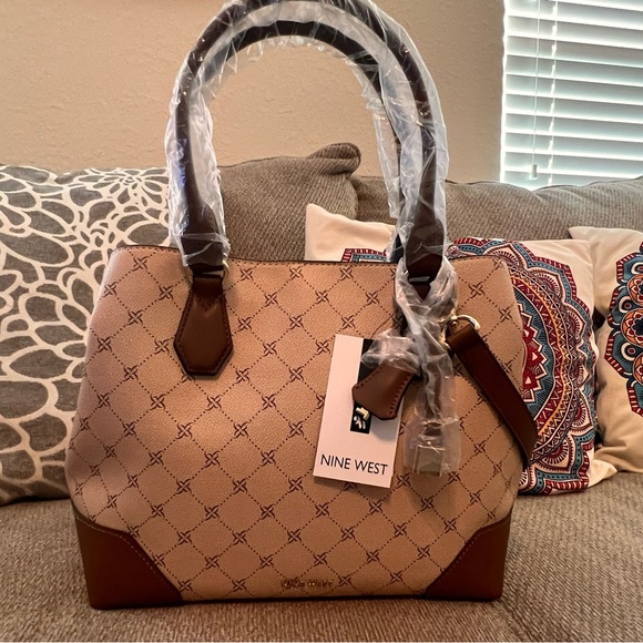 Nine West Brand NEW Bag!! - Picture 4 of 8